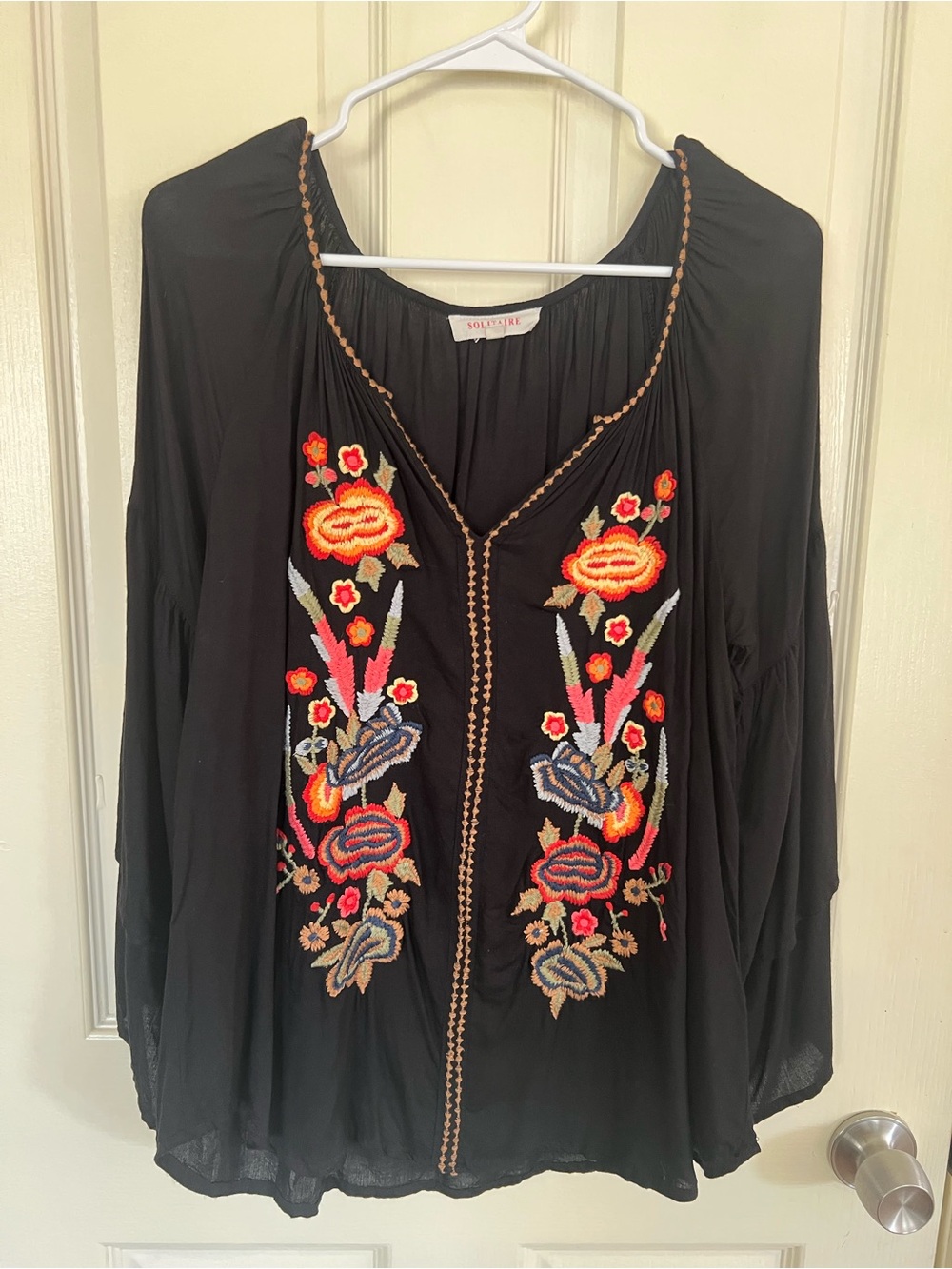 Solitaire Black Floral Embroidered Boho Bell Sleeve Top M